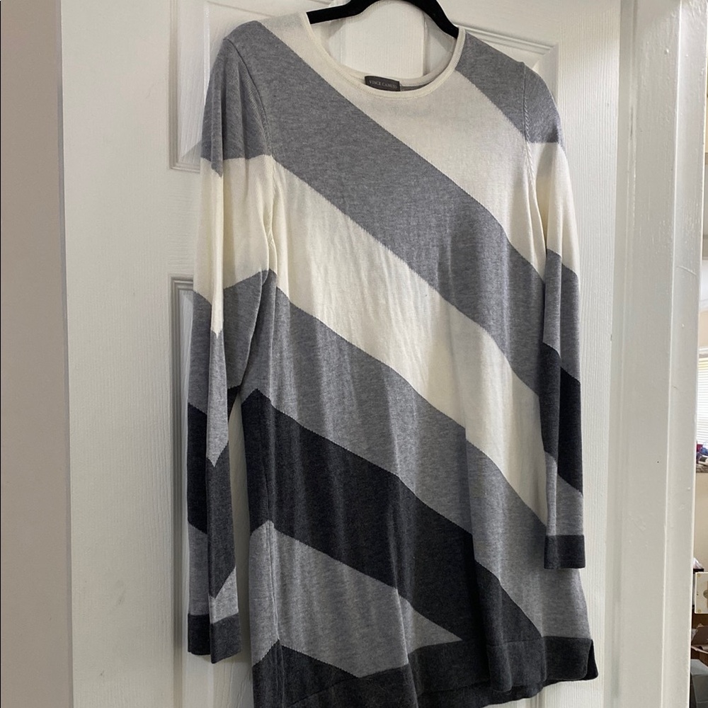Vince Camuto White and Gray Oversized Long Sleeve Tunic
